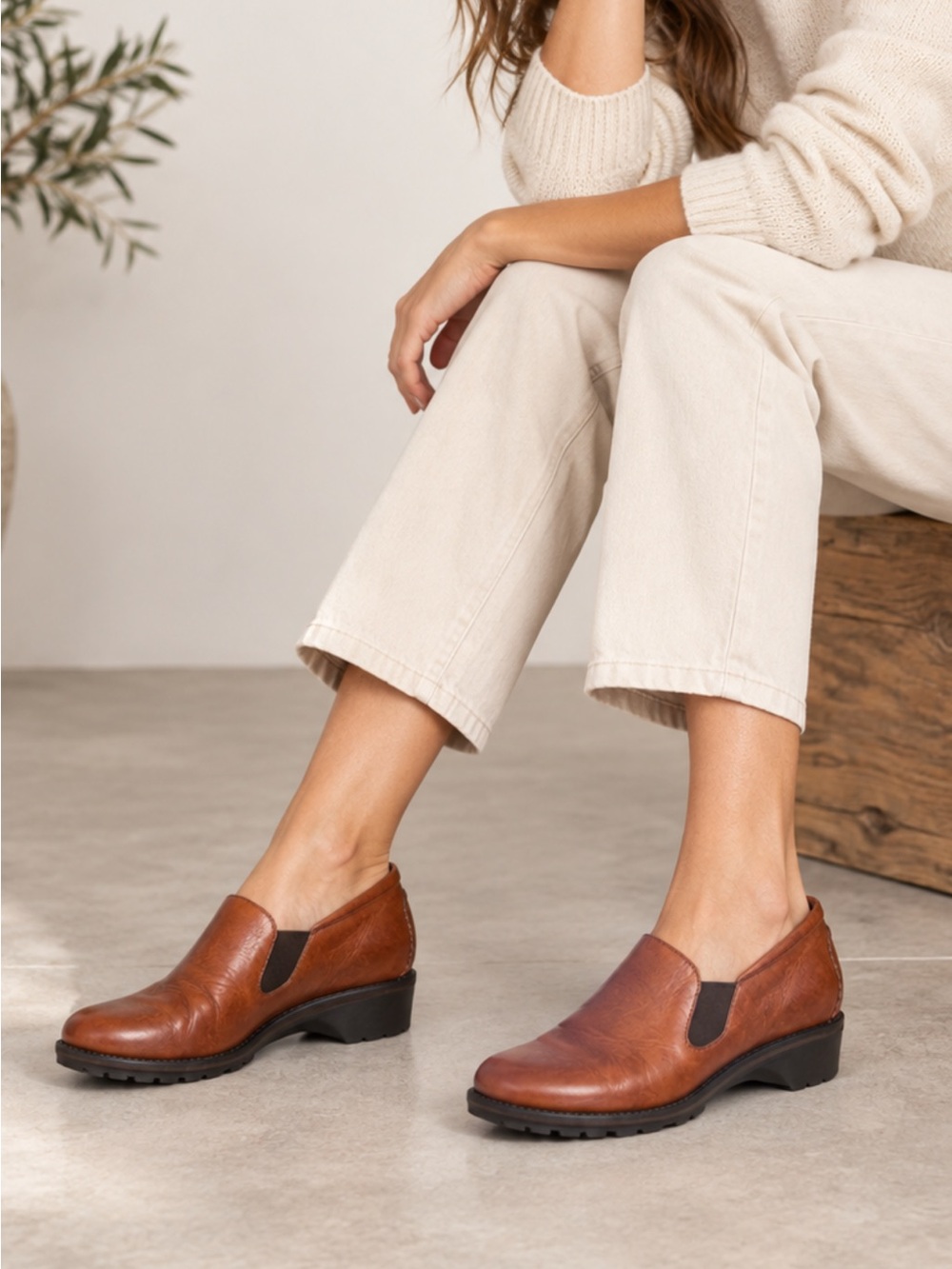 Cole Haan Country Womens Leather Slip On Loafers Brown Lug Sole Sz 8B